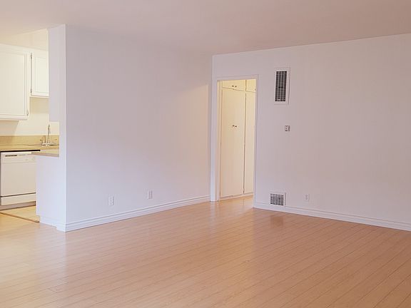 4th image of 818 7th St APT 4
