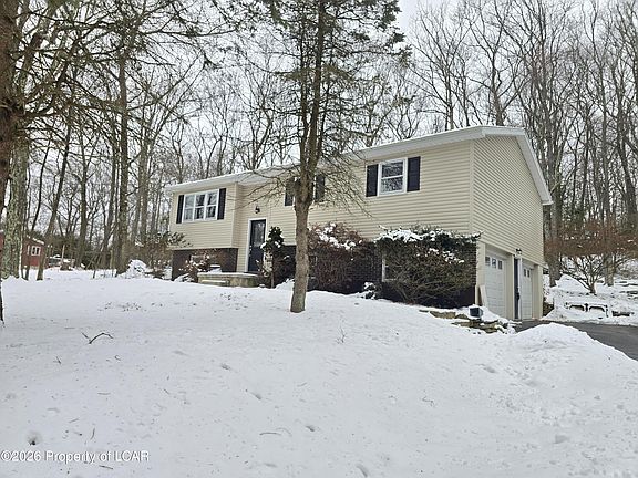 3rd image of 39 Bentwood Rd