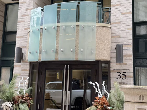 35 Hayden St, Toronto, ON