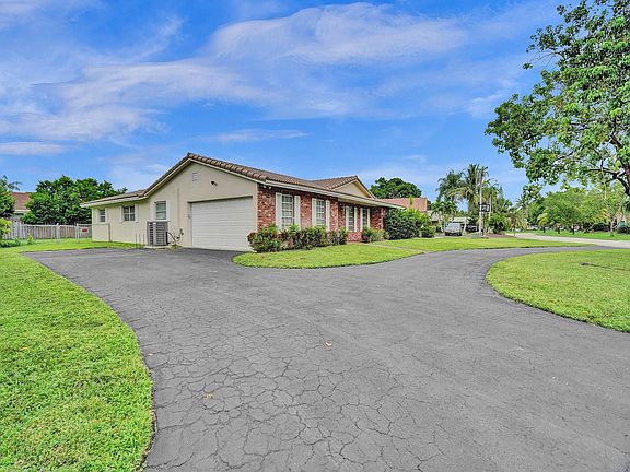4th image of 11068 Glenwood Drive