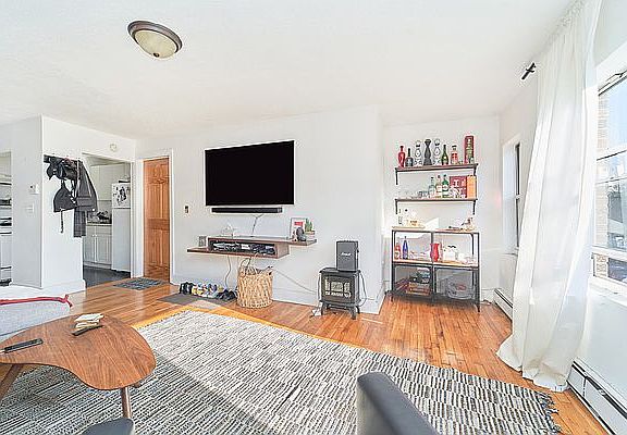 4th image of 541 Greene Ave #2