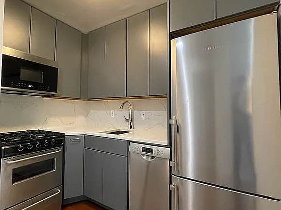 4th image of 201 W 74th St APT 11C