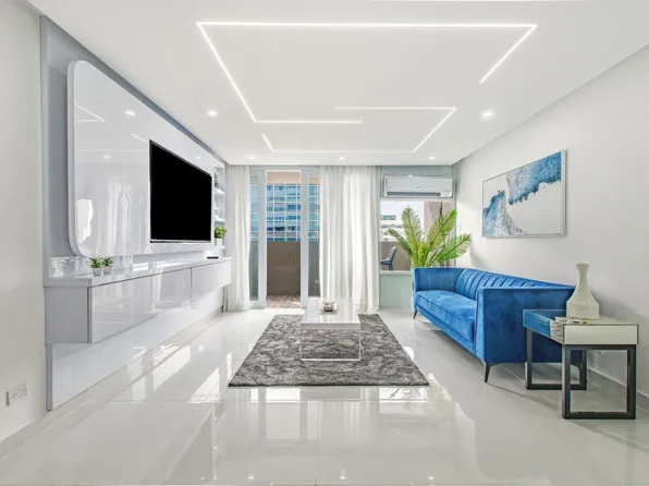 Avenida Isla Verde #5757, Carolina, PR 00979