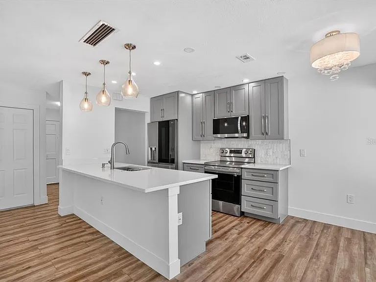 4230 Shady Oaks Ct — Photo 10