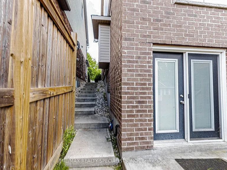 117 Norma Cres #MAIN UPPER — Photo 36