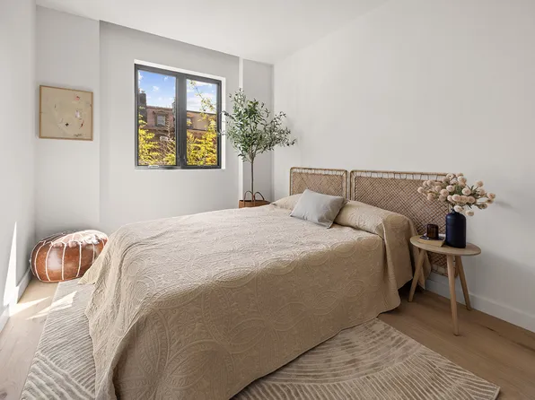 654 Jefferson Avenue image 10 of 14