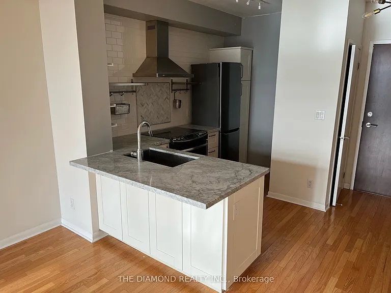 3391 Bloor St W #407 — Photo 7