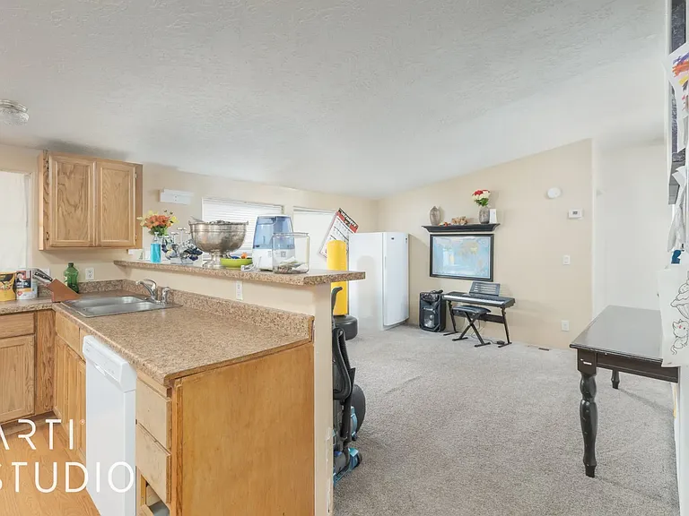 340 E Telegraph St — Photo 17