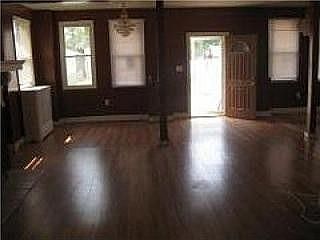 3rd image of 11-13 Sandford Ave