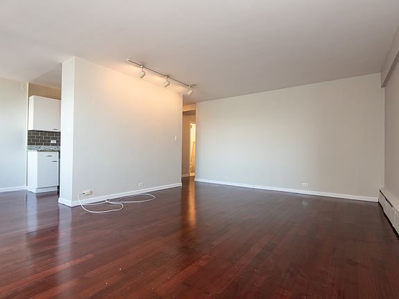 5th image of 3420 N Lake Shore Dr APT 10N