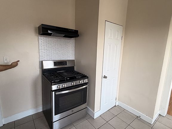 5th image of 373-375 Blatchley Ave #3A