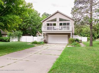 6233 W Lake Dr, Haslett, MI 48840