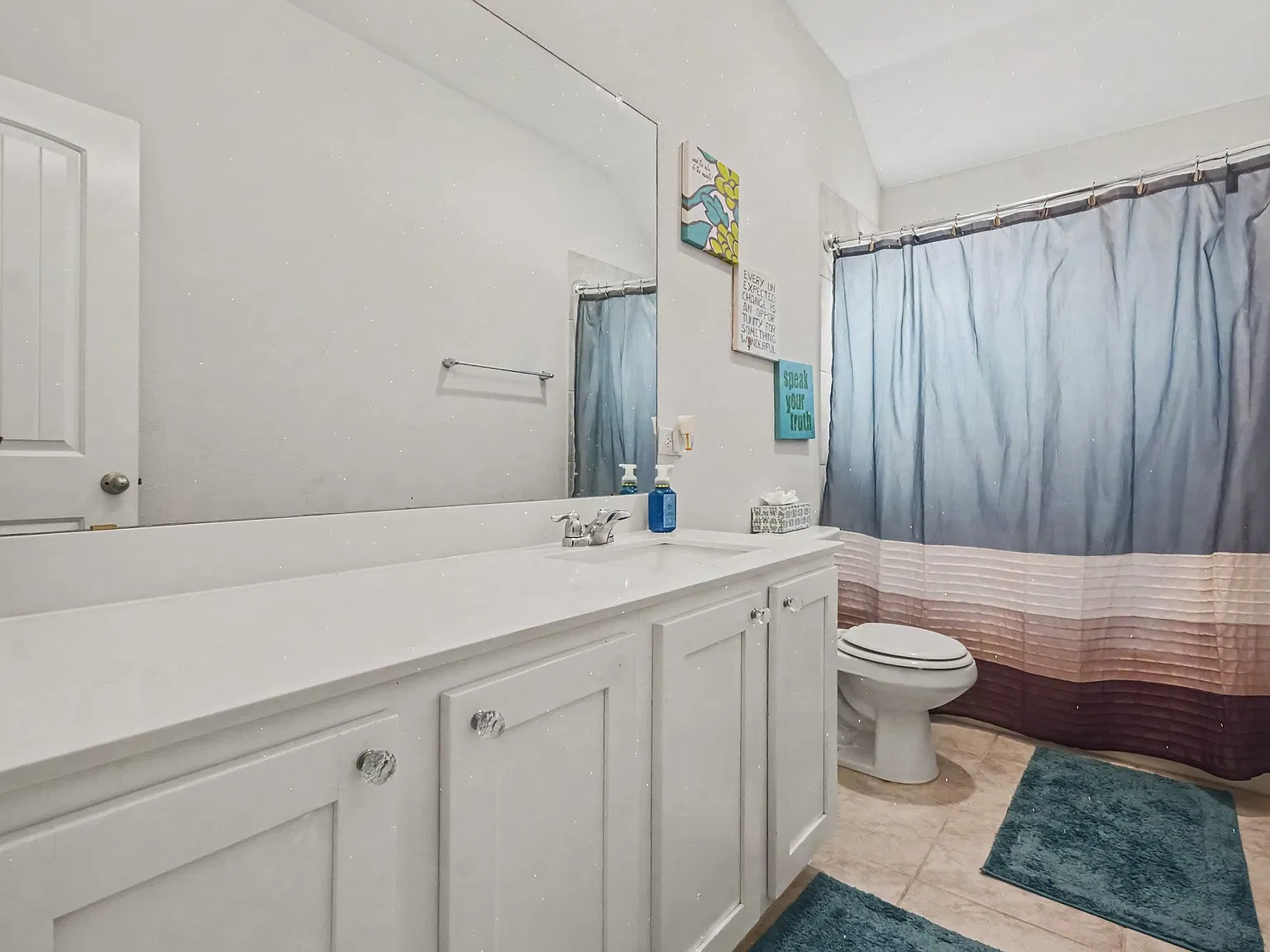 4 bed, 2.5 bath, 2700 sqft, $2,700 — Photo 3
