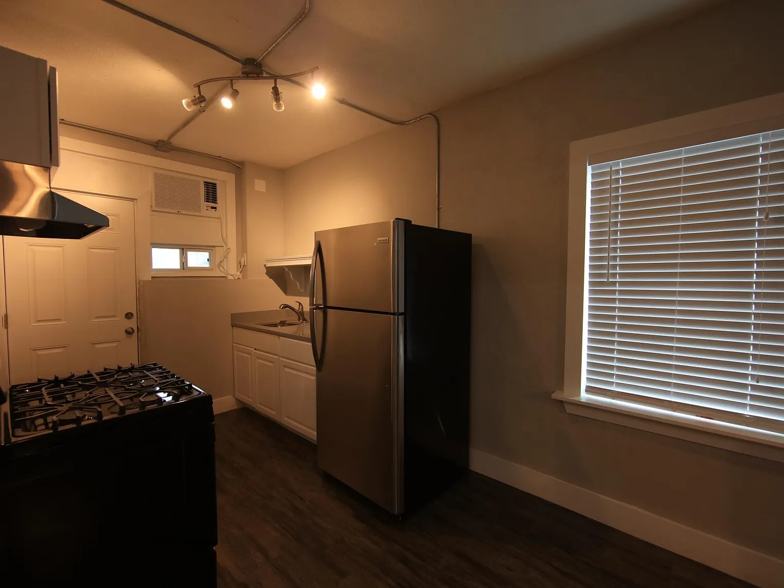 304 Palo Alto St — Photo 3