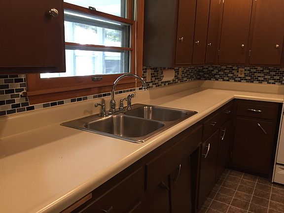 5th image of 209 Olive St