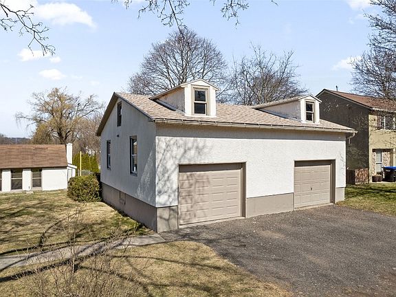 2nd image of 300 3rd Ave