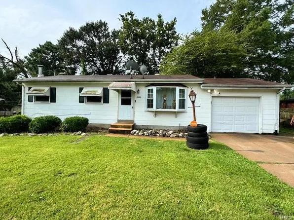 1386 Fairmeadows Ln, Saint Louis, MO 63138
