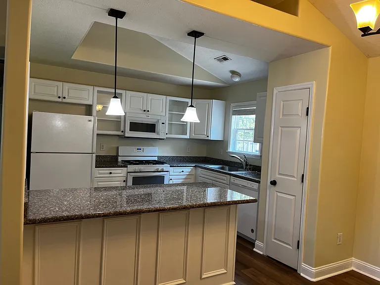 129 Pella Ln — Photo 16