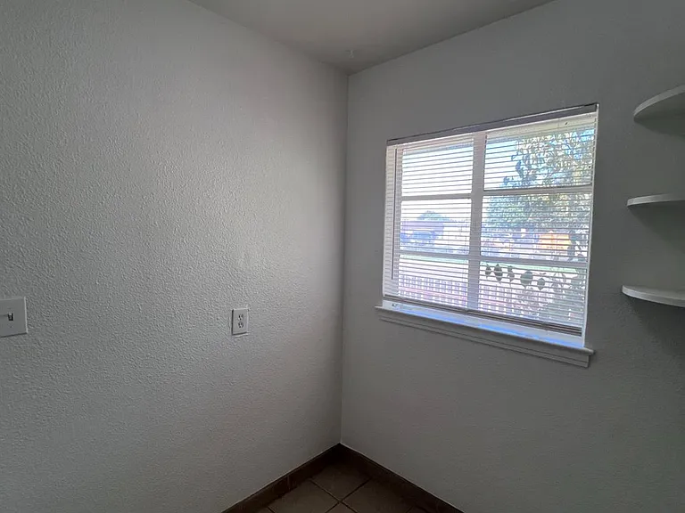 2905 E Lamona Ave — Photo 9