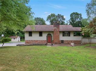 49 Hilltop Dr, Putnam Valley, NY 10579