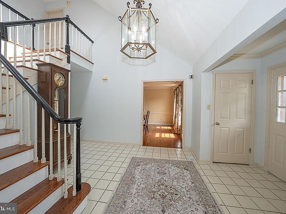 5th image of 842 Penns Way