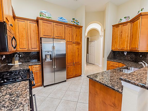 4th image of 431 NW Cool Water Court