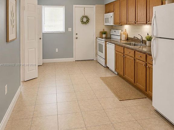 2nd image of 701 SW 1st St Unit 1