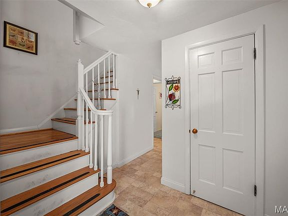 2nd image of 801 Fairdale Ave