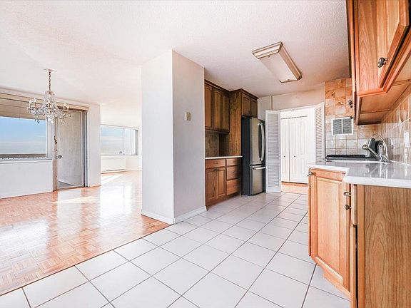 4th image of 1600 Parker Ave #7C