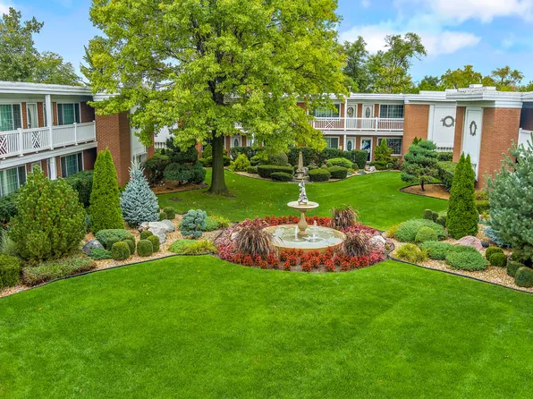 Brook Forest, 1131 Center St, Bensenville, IL 60106