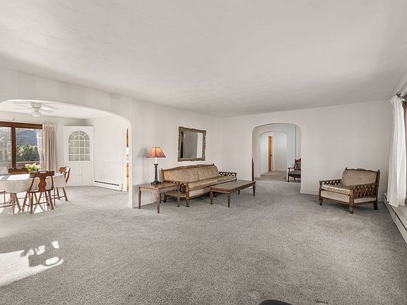 3rd image of 167 Rock St