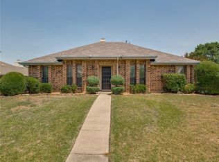 1733 Saint James Dr, Carrollton, TX 75007