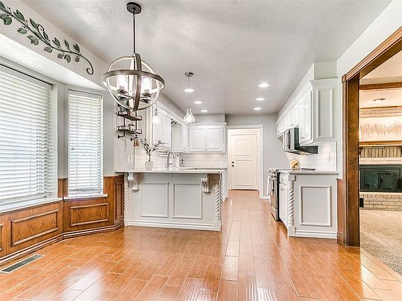 4th image of 1724 Indian Creek Dr