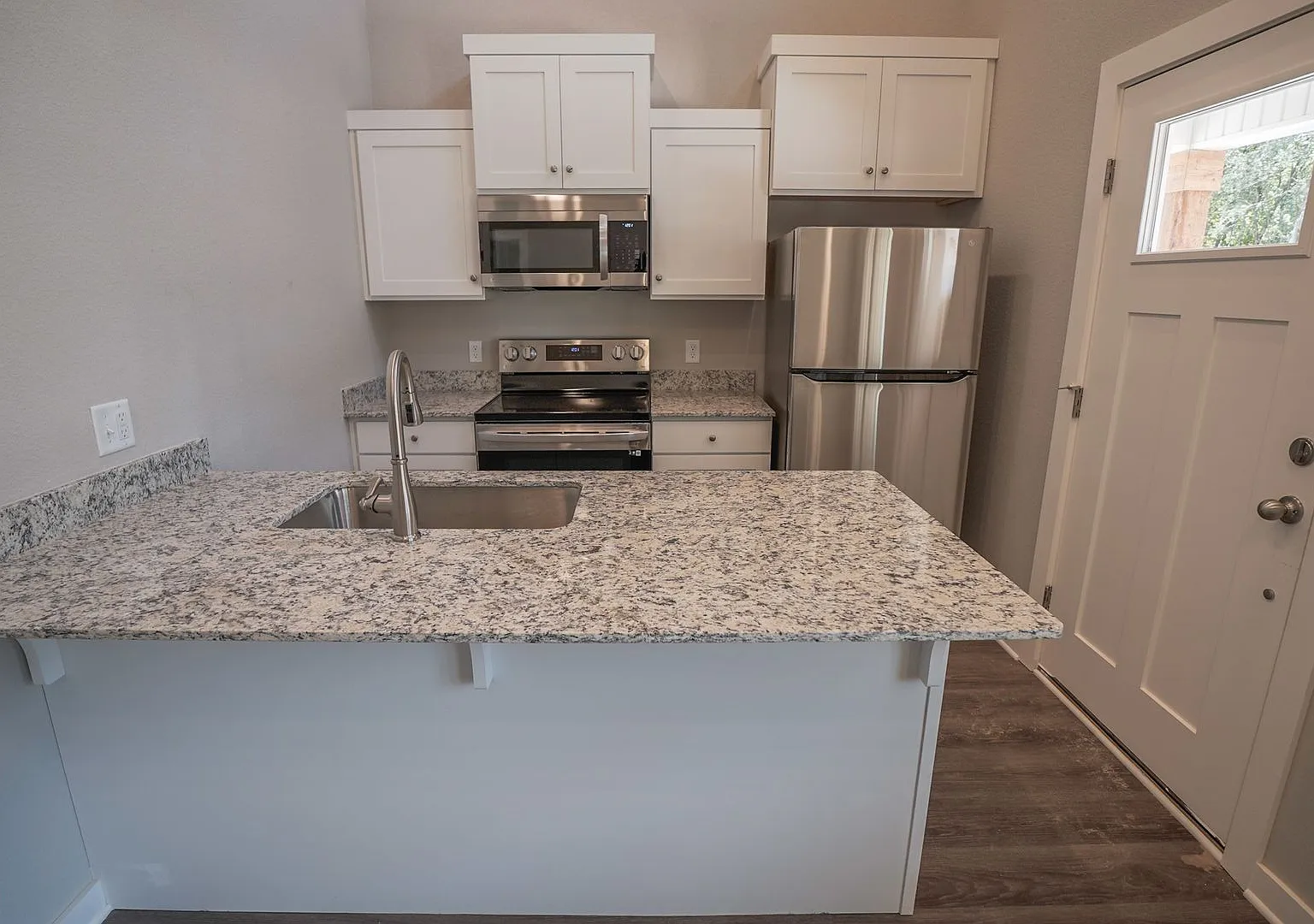 Nice! 2 Bath Home!! — Photo 4
