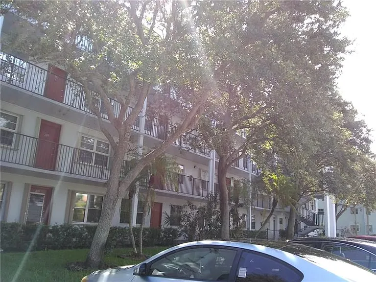 1401 SW 134th Way #C314 — Photo 6