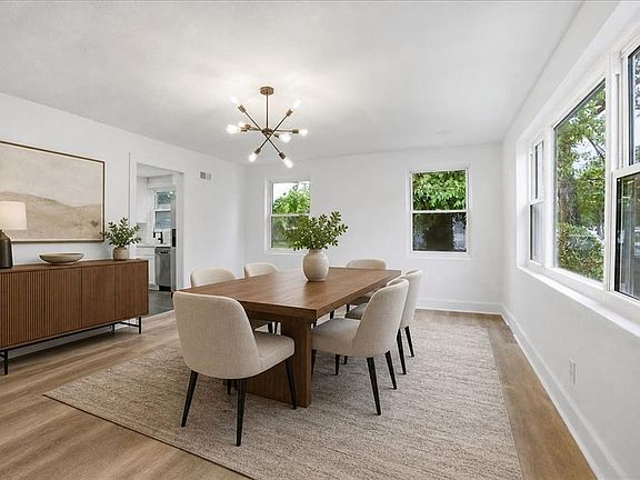 5th image of 127 Mapleshade Ave