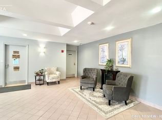 860 Commissioners Rd E #201, London, ON N6C5Y8