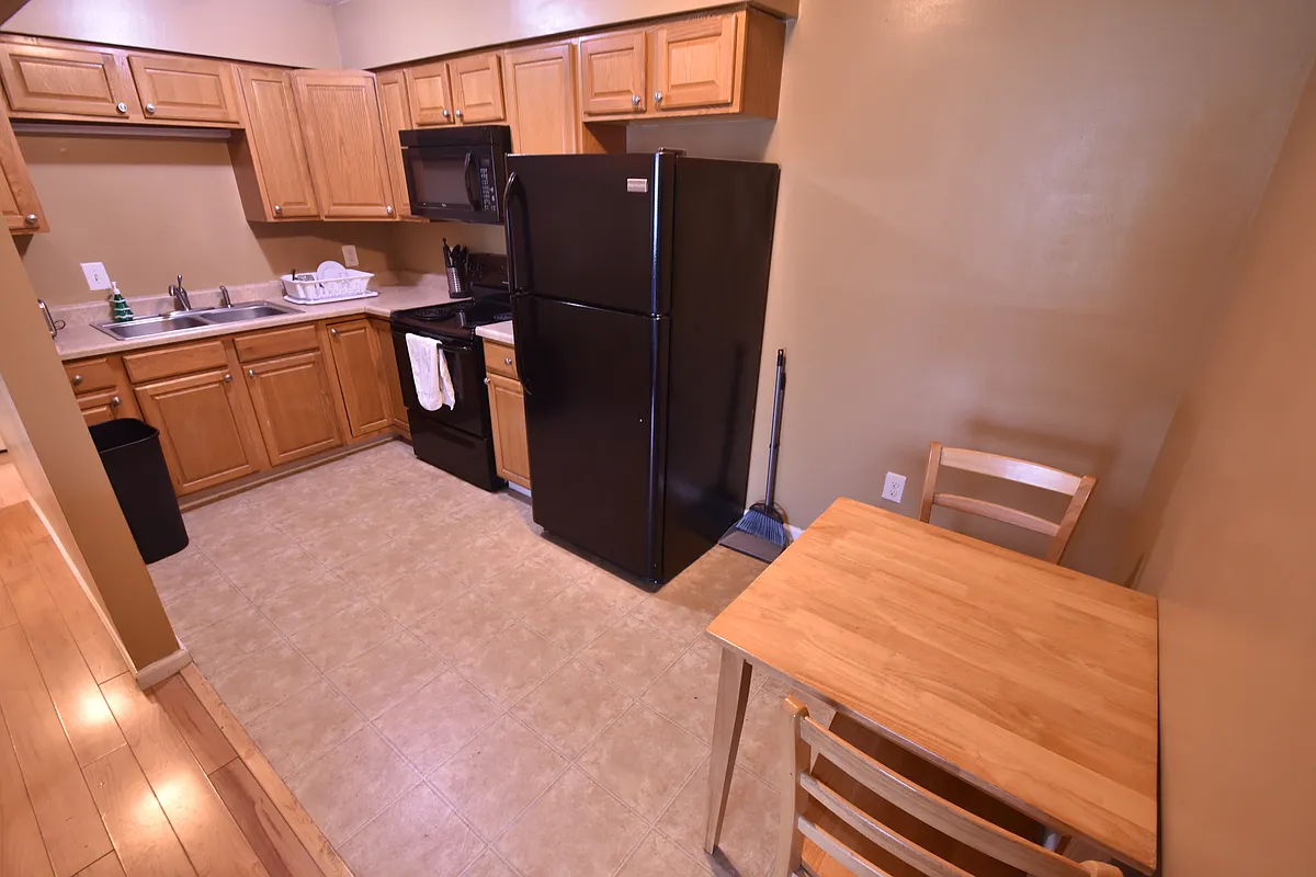 Building Photo - 430 Adams St #3