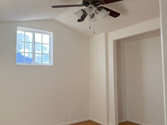 Masterbed with bath