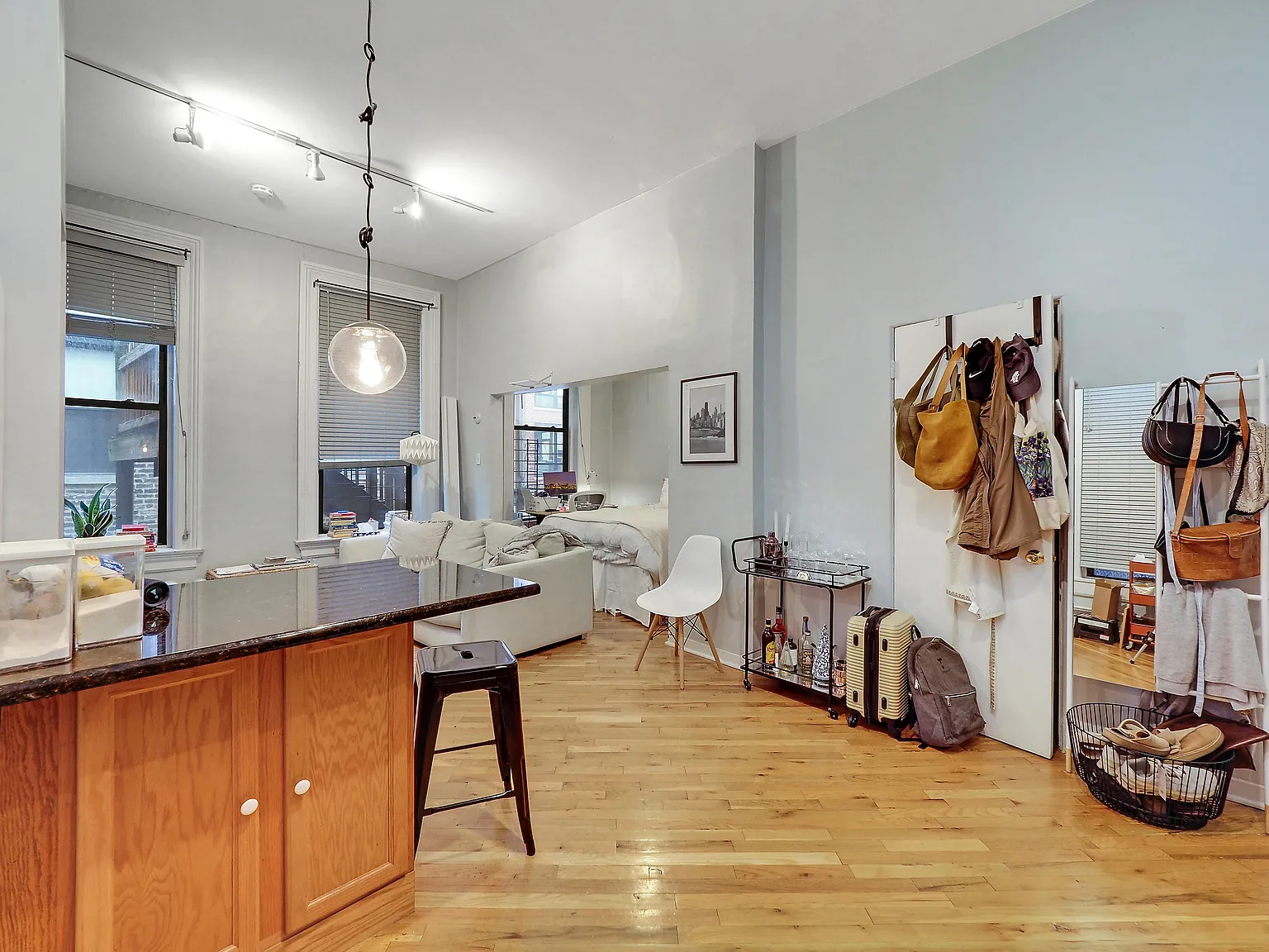 1 bed, 650 sqft, $2,100 — Photo 3