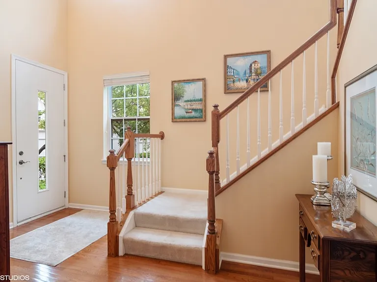 1212 Townes Cir — Photo 3