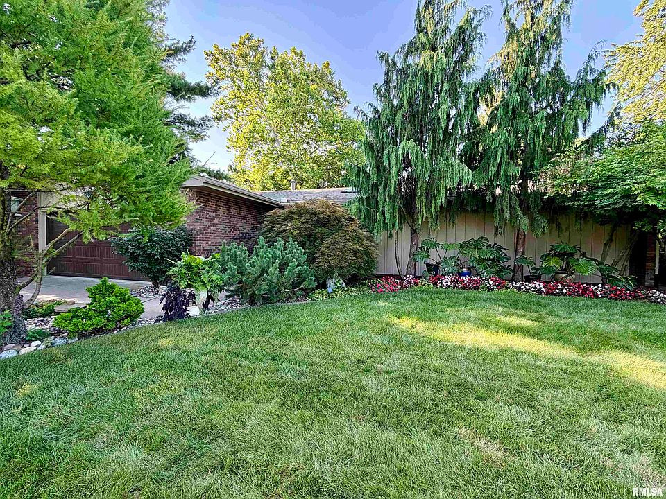 1st image of 208 W Wolf Rd