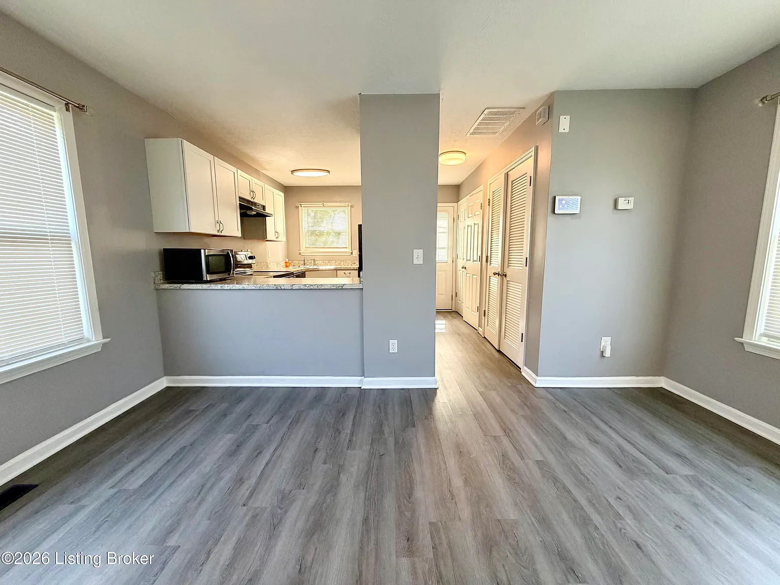 3 bed, 2.0 bath, 1376 sqft, $1,295 — Photo 4