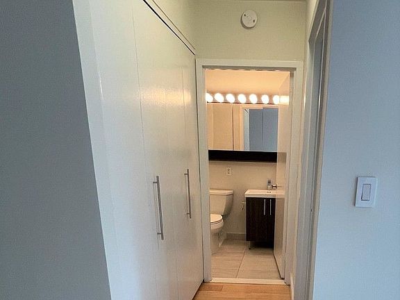 4th image of 424 W 53rd St #601