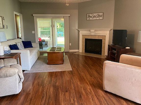 Living Room w/ gas fireplace
