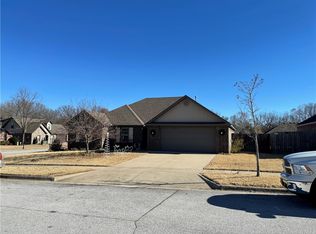 1142 S Blue Willow Ave, Fayetteville, AR 72701
