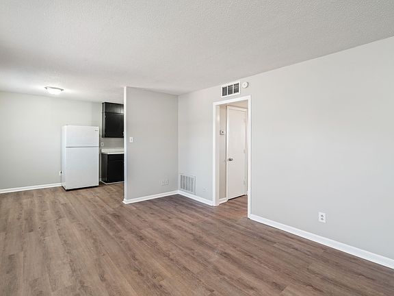 4th image of 2716 Holbrook Dr APT 1