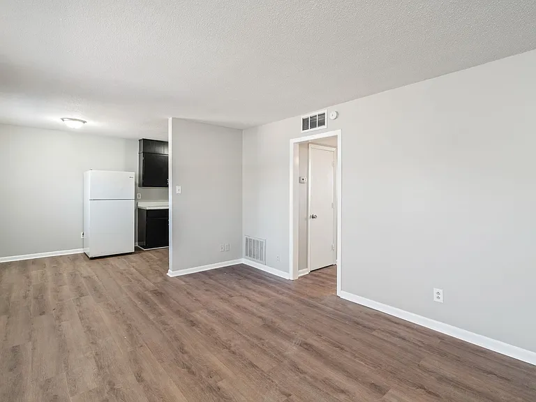 2716 Holbrook Dr #1 — Photo 4