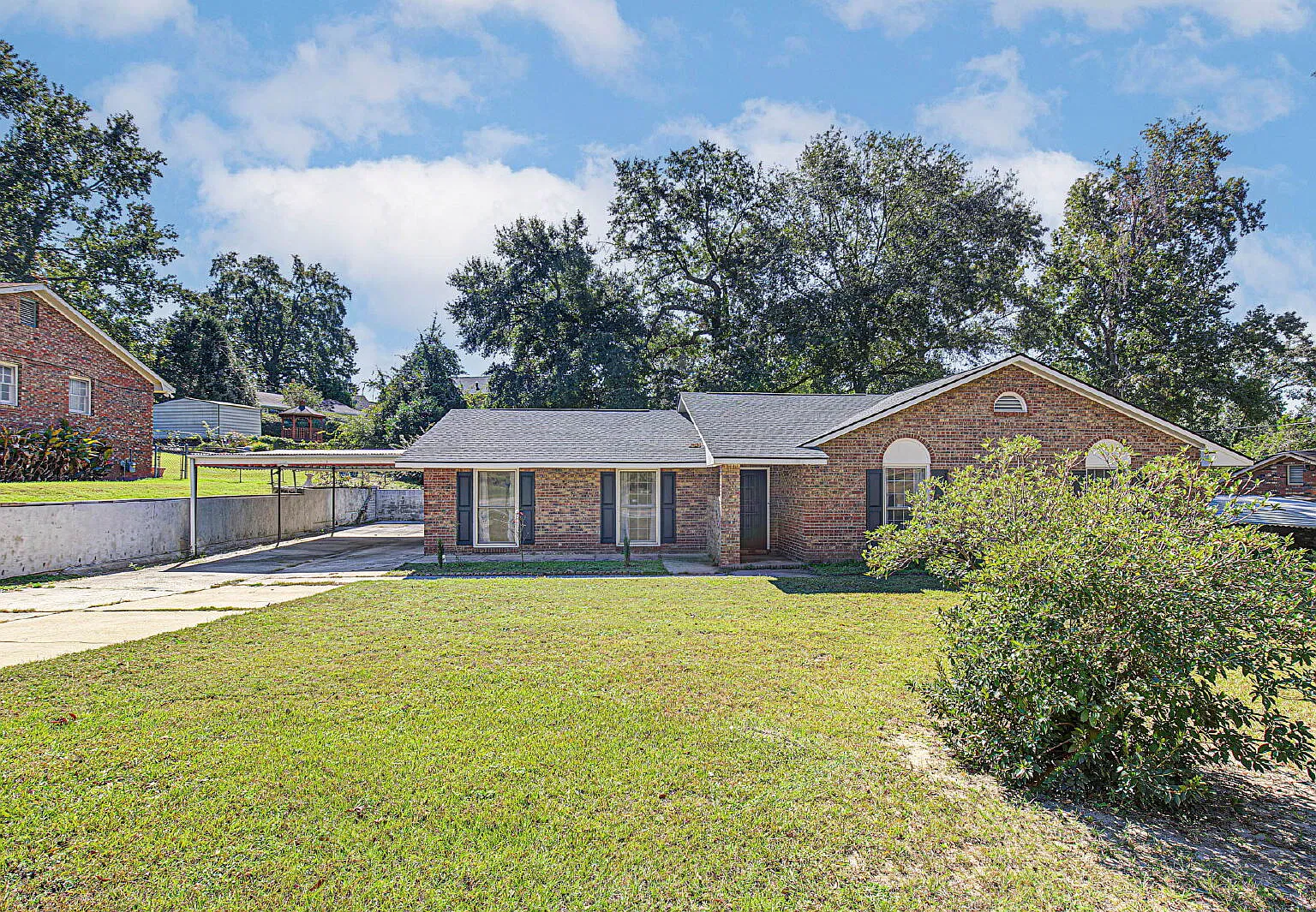 4 bed, 2.0 bath, 1864 sqft, $1,850 — Photo 2