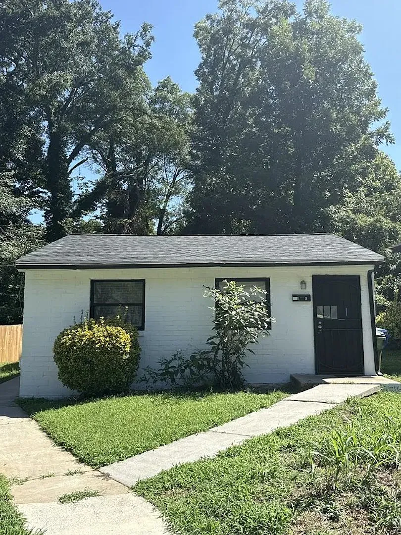 990 Lawton St SW — Photo 1